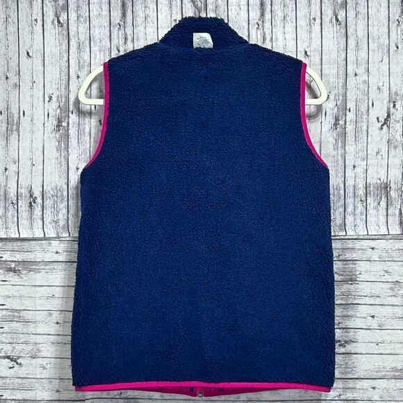 Vineyard Vines Reversible Sherpa Vest - Picture 4 of 10